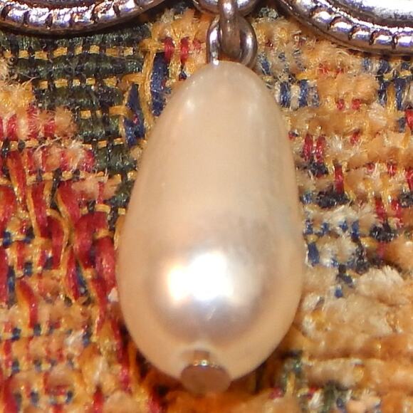 Vintage Beautiful Baroque Double Heart  Bow w/Pearl Drop Pin/Brooch - Picture 5 of 7